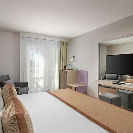 Hotel Seven Seas Blue Side